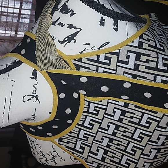 Sleeveless Knit Dress - Picture 4 of 7